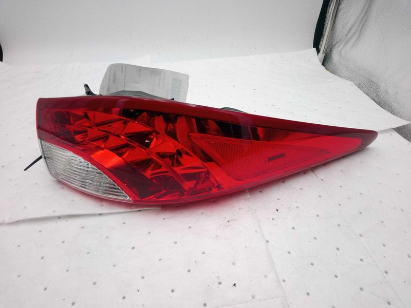 2015 INFINITI QX60 Left Tail Light Assembly Grey OEM 444557 112K Miles