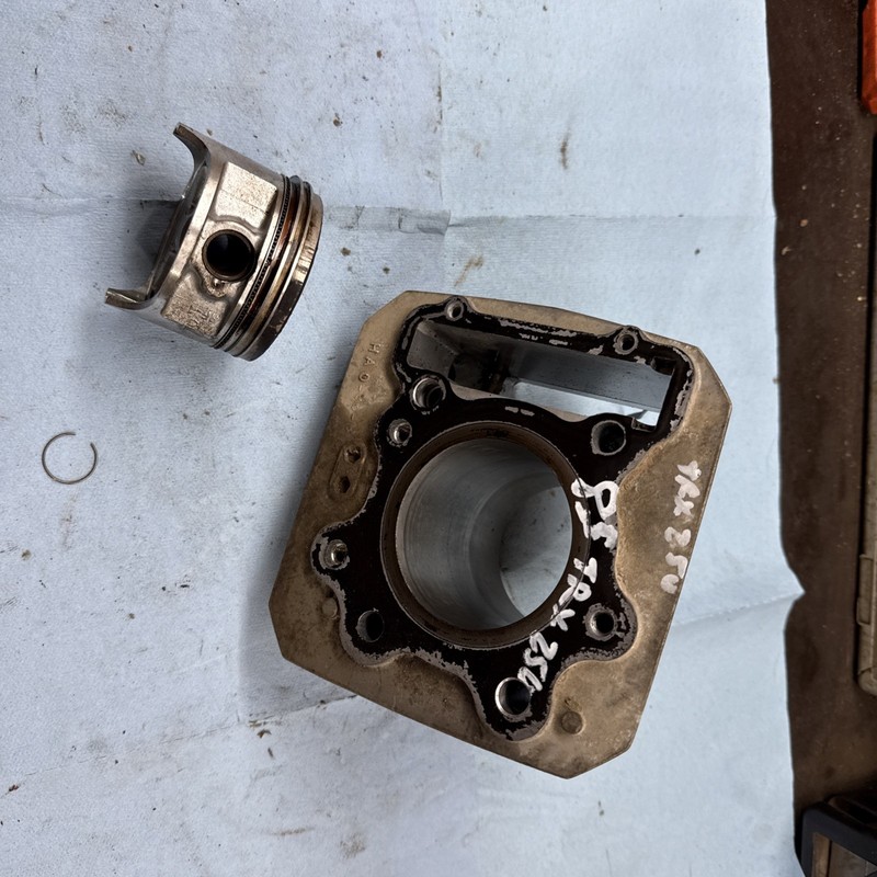 1985 Honda Trx250 Fourtrax 250 2x4 Utility Atv Motor cylinder Piston 74mm
