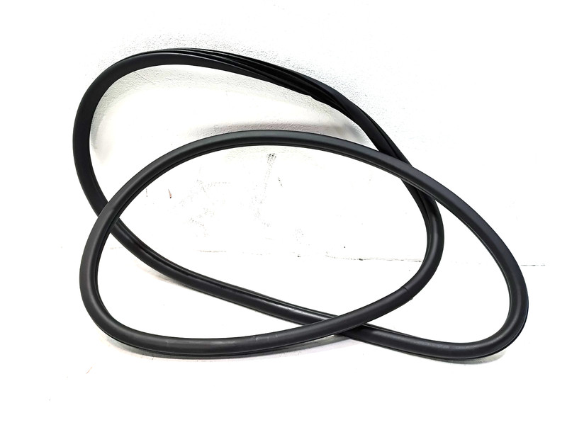 2024-2025 BUICK ENVISTA FRONT LEFT SIDE DOORWAY WEATHERSTRIP SEAL RUBBER OEM