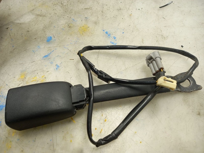 06 SCION XA FRONT PASSENGER RIGHT SEAT BELT BUCKLE BLACK-FD13