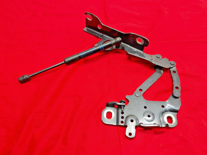 BMW F22 F32 F30 F36 F80 F82 Front Right Hood Hinge Support Bracket w/ Shock OEM✅