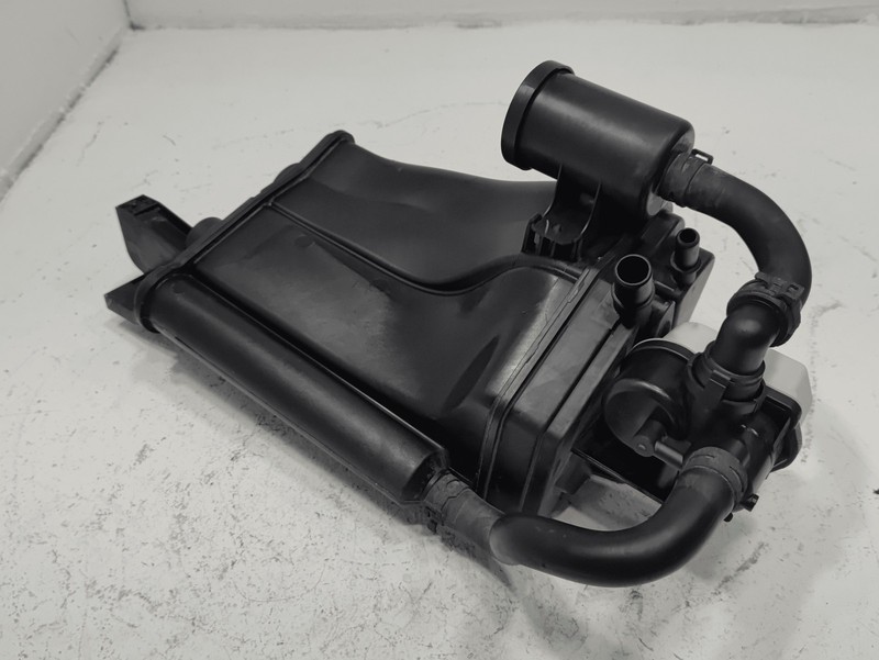 2018-2021 VOLKSWAGEN ATLAS FUEL EVAPORATOR VAPOR CANISTER OEM