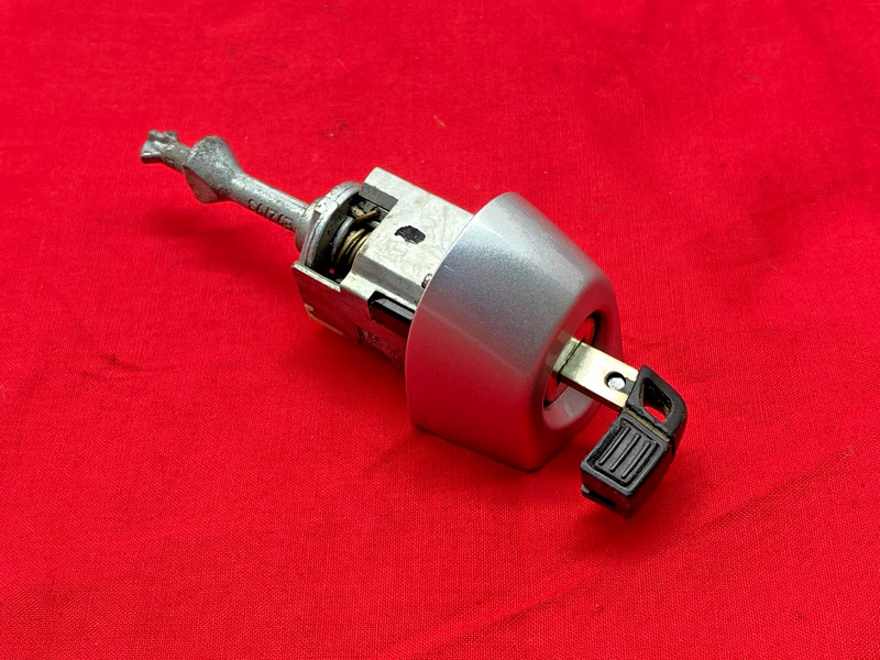 BMW E92 E93 328 335 M3 Driver Door Handle Key Lock Cylinder Catch with Key OEM✅