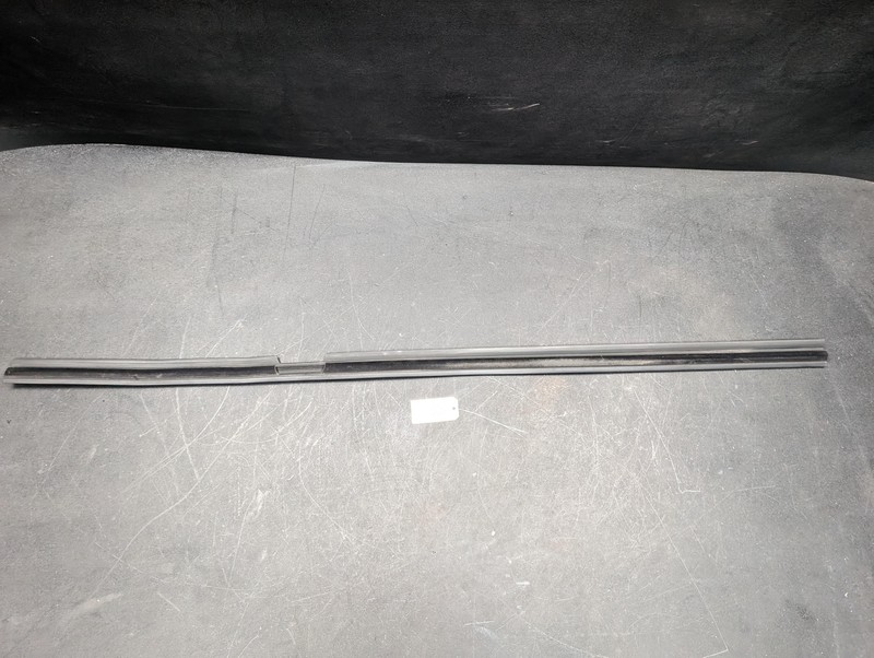 Left Side Body Lower Weatherstrip 2019 Infiniti QX50 80839-5NA0A 2020 2021- 2023