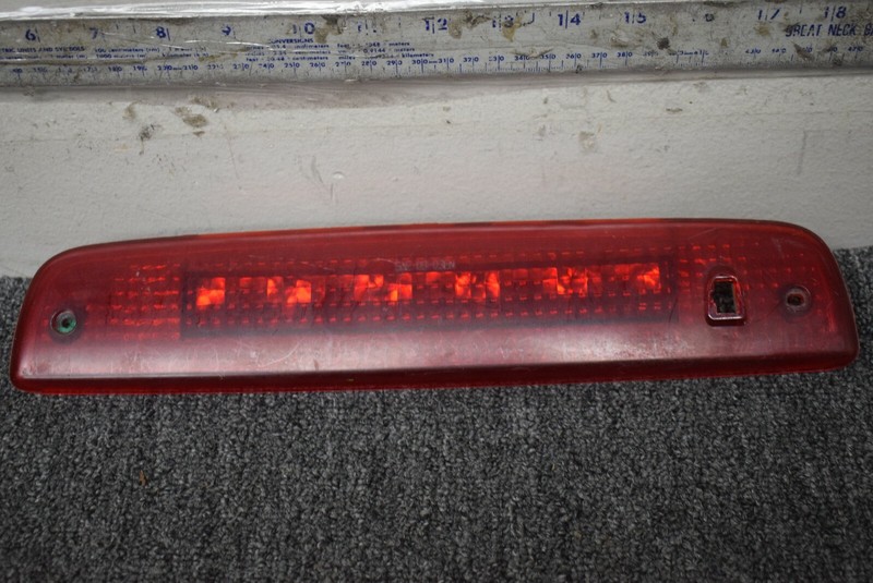 2004 LINCOLN NAVIGATOR REAR THIRD BRAKE LIGHT FACTORY OEM