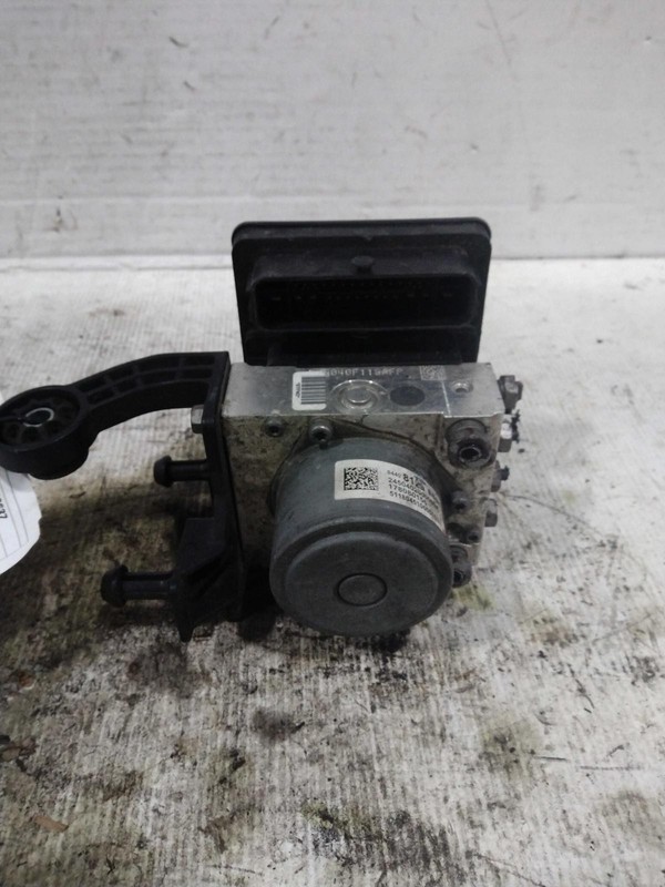 2018 GMC Acadia ABS Hydraulic Assembly OEM 84343135 96000 Miles White