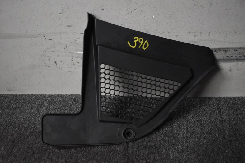 2019-2022 BMW X5 FRONT RIGHT SIDE WINDSHIELD VENT FACTORY OEM