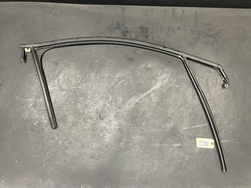 Front Right Door Window Glass Run Channel 2019 Chevrolet Equinox 84866525 18 -23