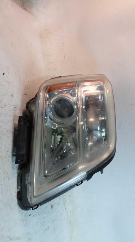 2015 GMC Terrain Right Headlight Assembly Red OEM 463490 130K Miles