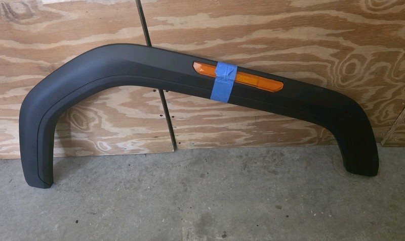 2021 22 23 24 2025 GMC Sierra 2500 Front Right Fender Flare Wheel Molding OEM