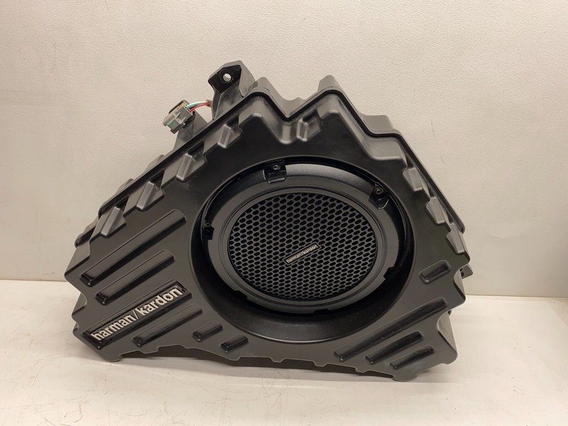 2014-2016 JEEP GRAND CHEROKEE REAR HARMON KARDON SUB SUBWOOFER SPEAKER BOX