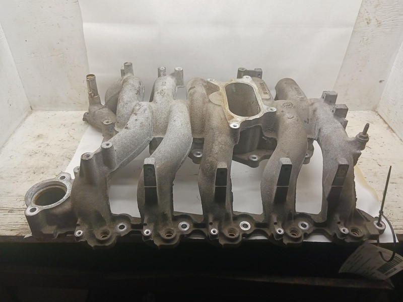 03-'04 FORD F250SD upper Intake Manifold 6.8L OEM 1 Year Warranty!