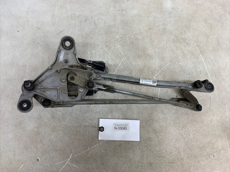 17-22 Tesla M3 Front Windshield Wiper Linkage and Motor 1076725-00-S 33085 S22