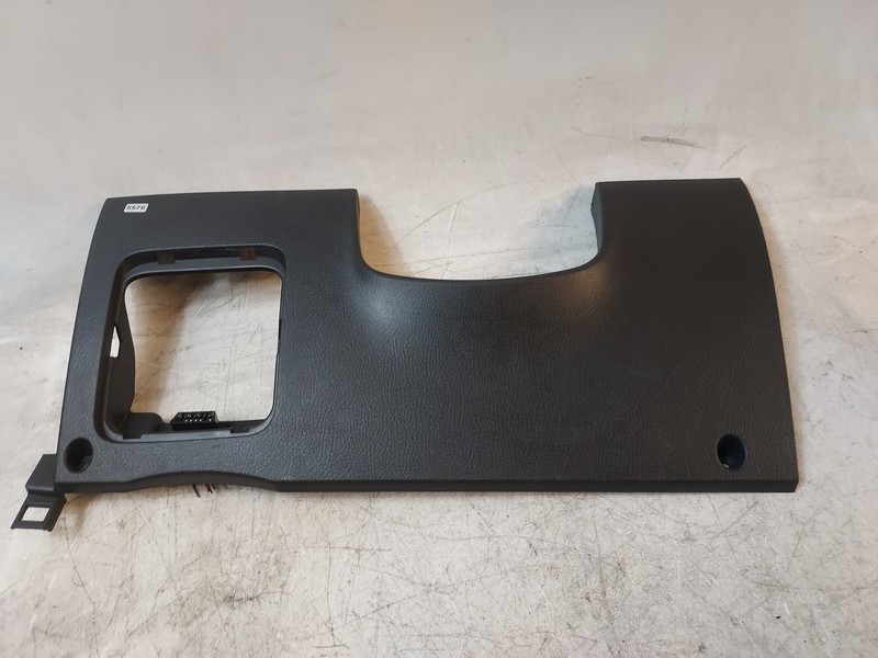 2015-2018 Kia Sorento Black Lower Knee Bolster Kick Panel OEM 84750-1u105va