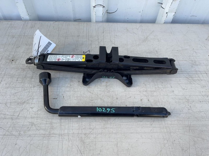 2010-2017 CHEVROLET EQUINOX JACK W/TOOLS 42245