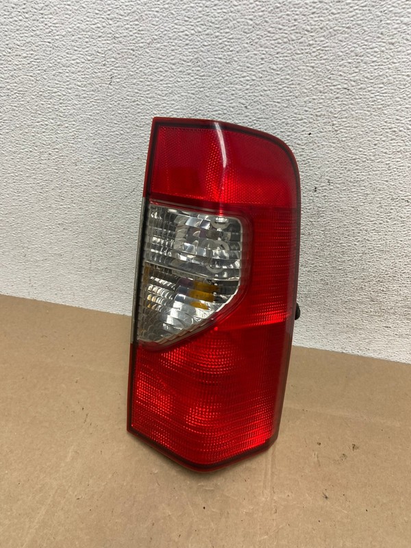 2002 2003 2004 Nissan Xterra Right Passenger RH Side Tail Light OEM AE4981 LK