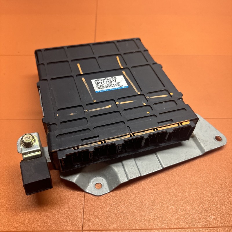 MN132637 | 2003 Mitsubishi Montero Engine Control Module ECM OEM AT | E6T38374