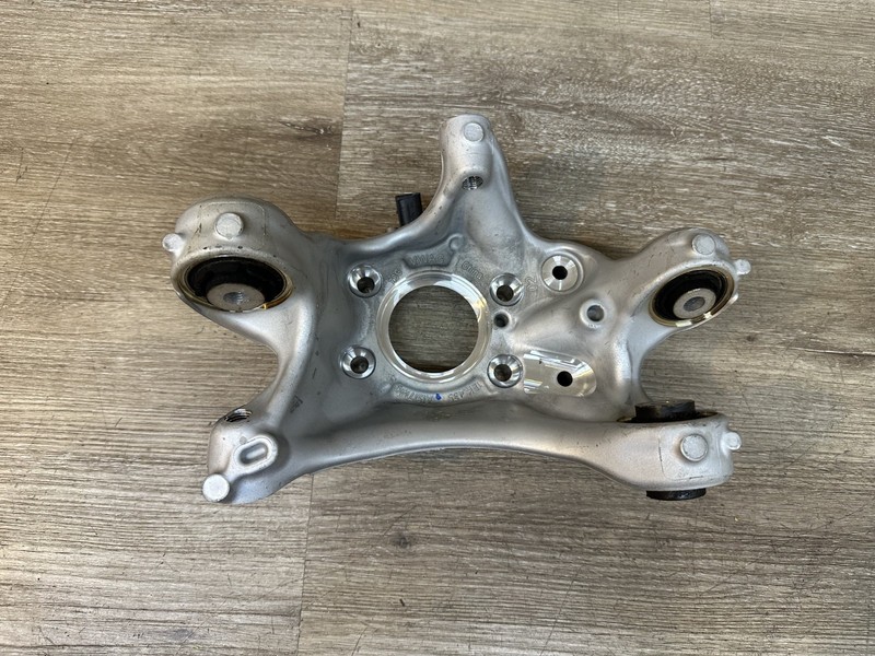 2023 VW ID.4 REAR LH KNUCKLE / WHEEL BEARING HOUSING OEM 1EK 505 433