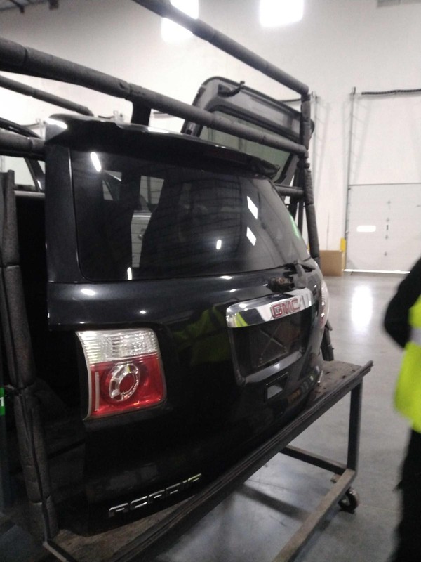 Used Deck Lid fits: 2011 Gmc Acadia w/power lift opt TB5 w/rear view camera opt