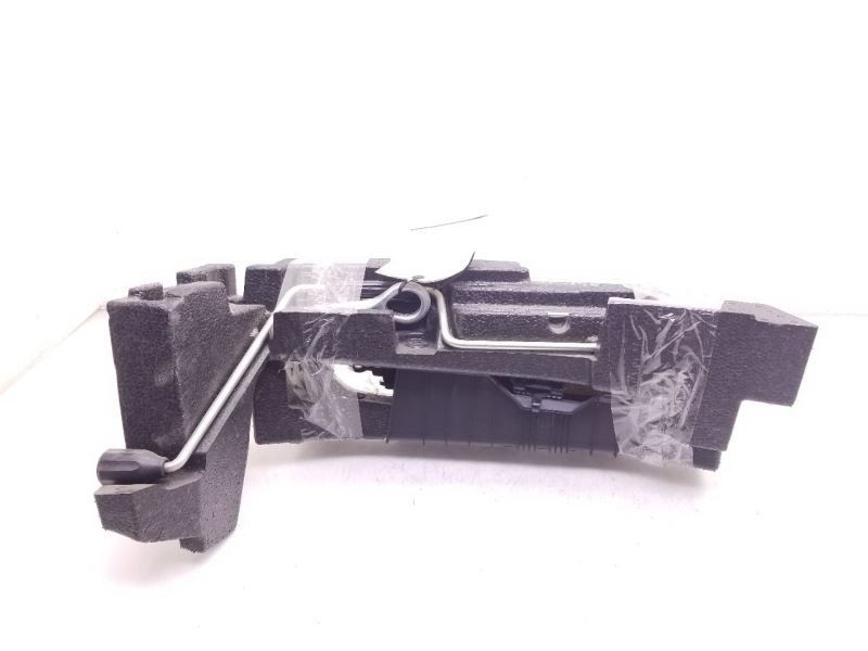 2007 LEXUS LS460 JACK AND TOOL KIT