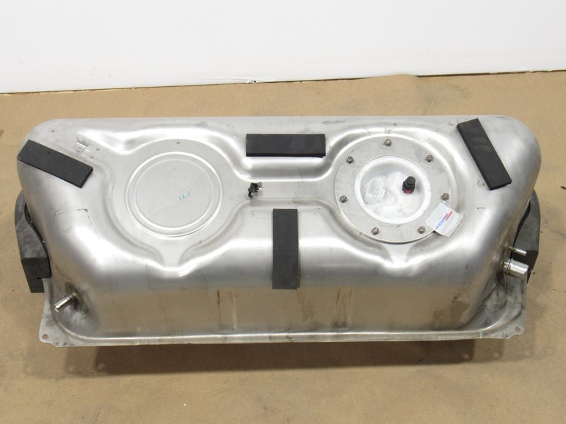 18-21 Aston Martin Vantage 2020 Gasoline Gas Fuel Tank Reservoir :Y