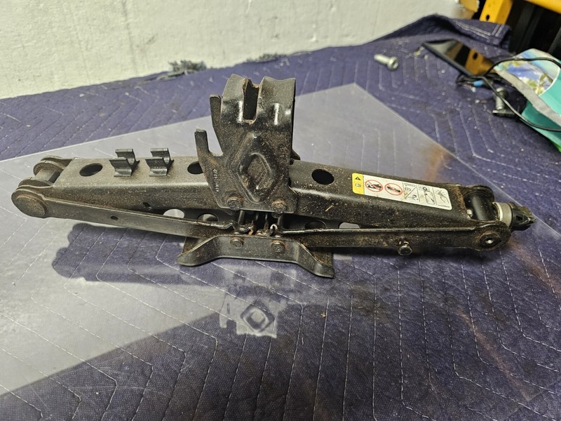 2014-2021 JEEP CHEROKEE SPARE TIRE EMERGENCY JACKOEM GENUINE