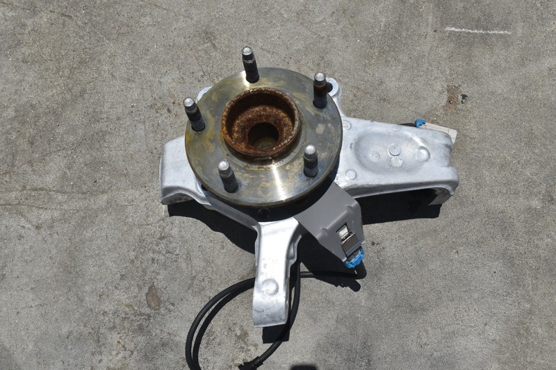 1997-04 CORVETTE C5 RH PASSENGER STEERING KNUCKLE SPINDLE *10237238* **USED*