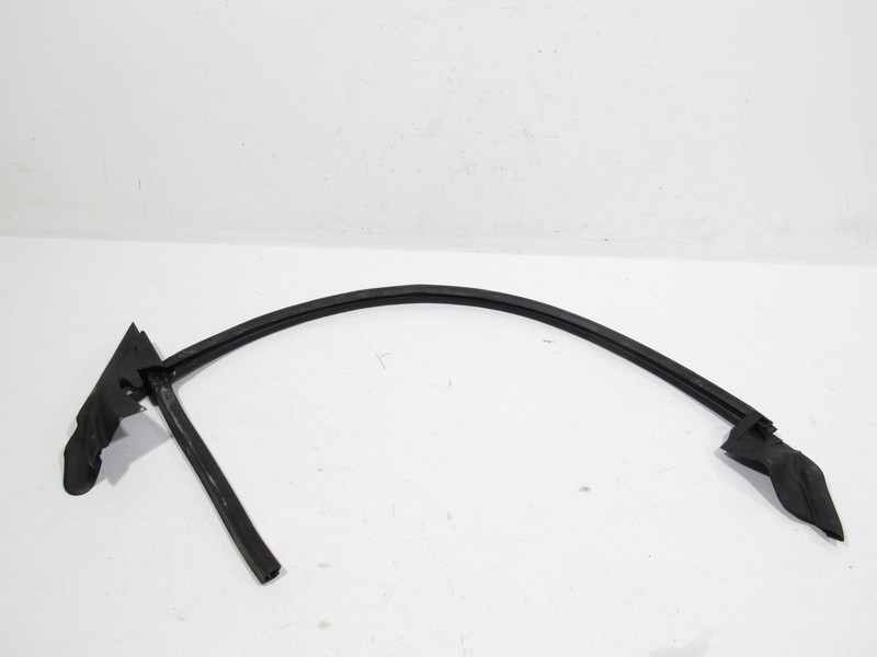 16-23 Audi TT 2019 Right Passenger Door Window Upper Weatherstrip Rubber Seal ;