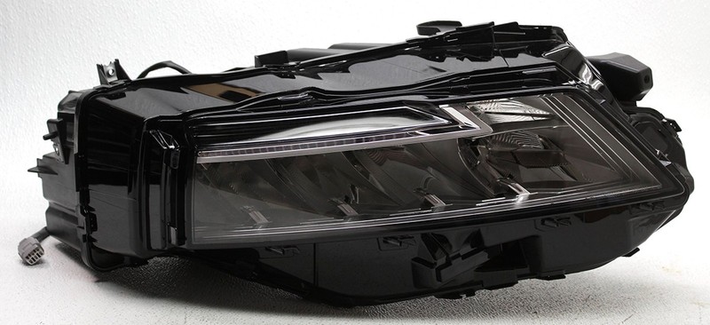 OEM Nissan Rogue Platinum, SL, SV Right Passenger Side LED Headlamp Tab Missing