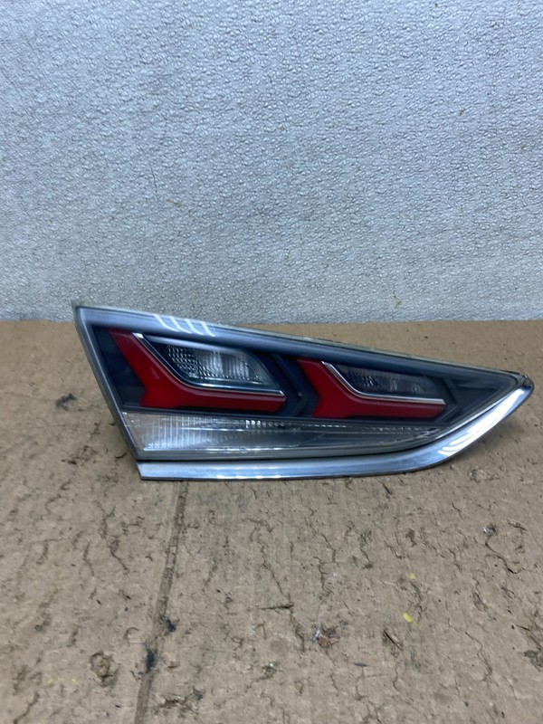 2018 - 2019 Hyundai Sonata Hybrid Left Driver LH Inner Tail Light OEM V4518 DG