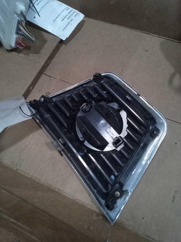 2010 Nissan Rogue Grille Silver OEM 62070JM00A Used 143K Miles