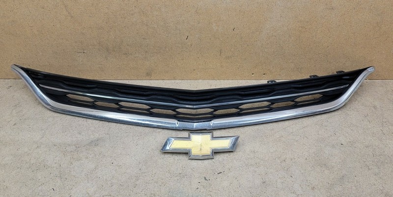 2016 2017 2018 Chevrolet Malibu Front Bumper Upper Grille W/Emblem OEM #84061034
