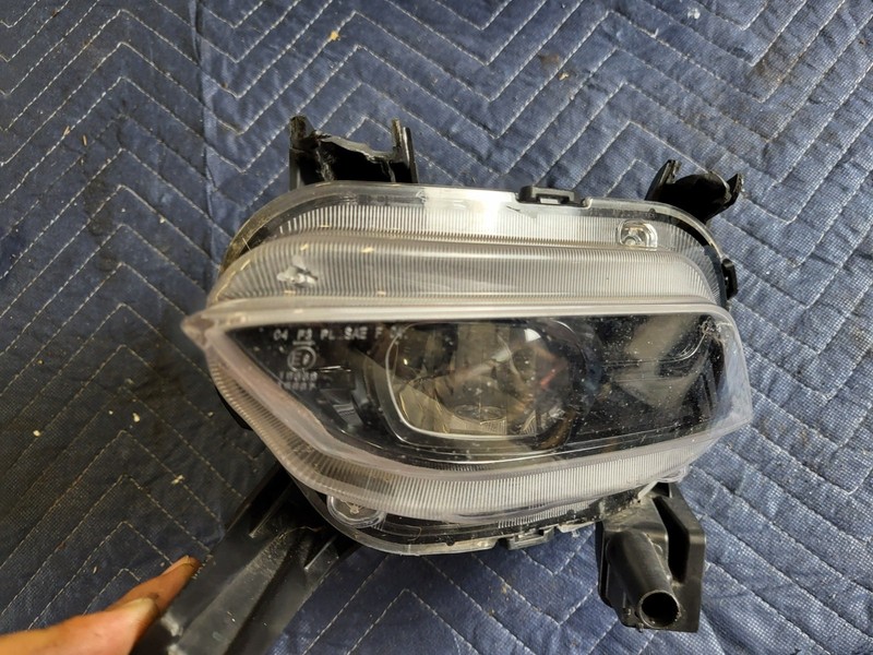 Used Oem Hyundai Left Driver Front Fog Light Lamp LED for 2019-2020 Santa Fe