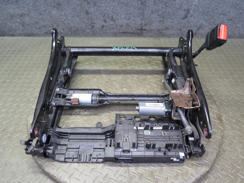 2014-2018 BMW F15 X5 FRONT RIGHT SEAT LOWER FRAME TRACK RAIL W MOTOR