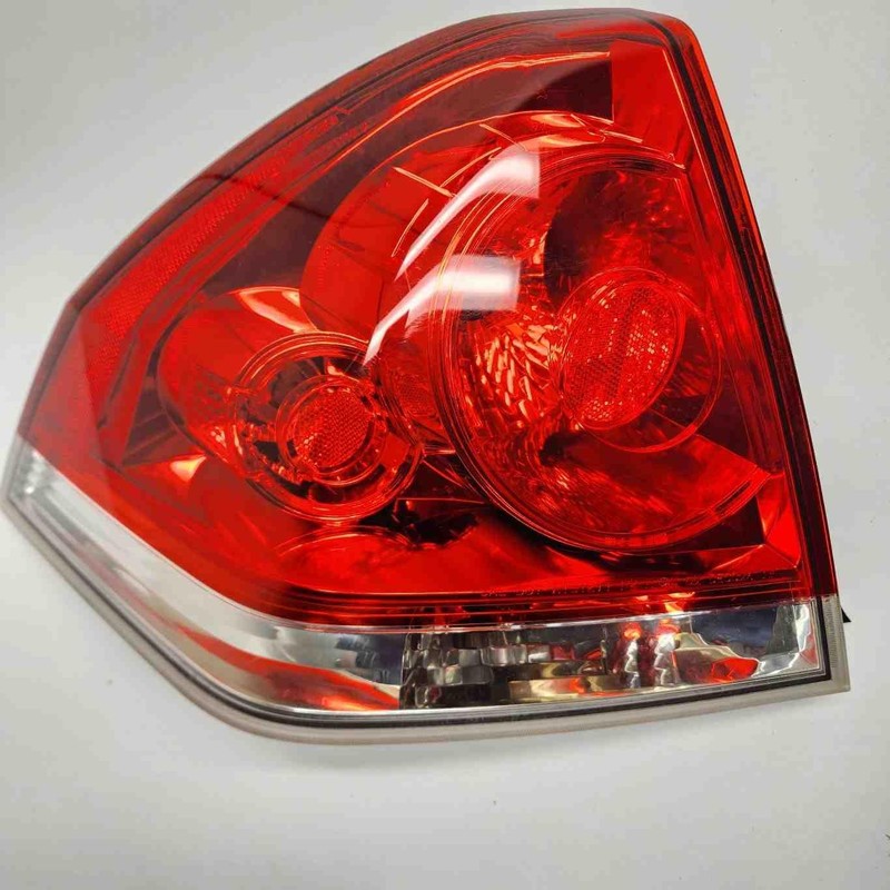 2006 Impala LH Driver Side Tail Light Assembly 15873298