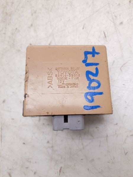 1996-2002 TOYOTA 4 RUNNER RADIO ANTENNA RELAY CONTROL MODULE ECM ASSEMBLY