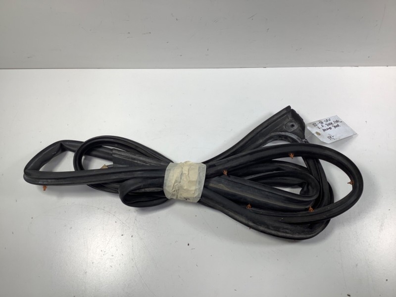 02-06 Honda CR-V Left Front Weatherstrip Door Seal 72350-SCA-E01 OEM
