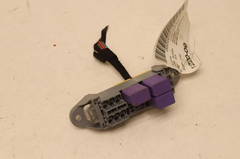 2009-2012 MASERATI GRANTURISMO CABIN POWER JUNCTION FUSE BOX RELAY OEM