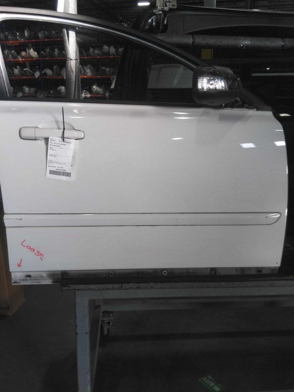 2011 Volvo 40 Series Right Door White - Good Condition, No Rust, Trim Included