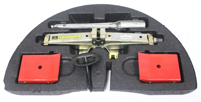 2004 2005 2006 Pontiac GTO LS1 LS2 Emergency Spare Tire Jack Kit USED OEM GM