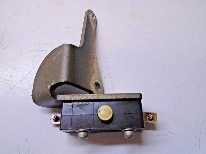 CG3a MERCURY FORCE 90HP INTERLOCK SWITCH & BRACKET F84449 F749551-1