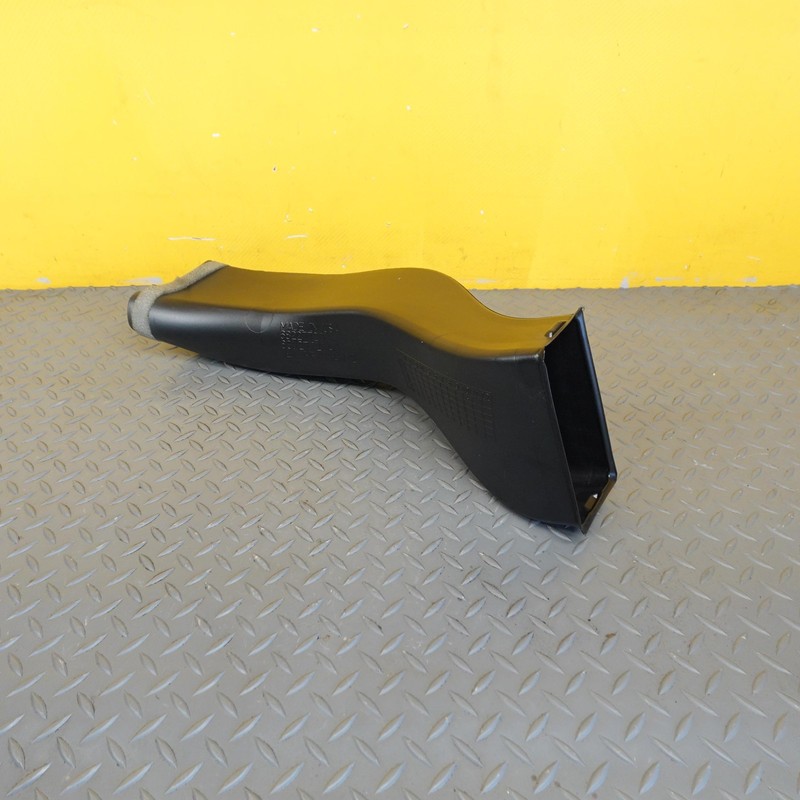 2017-2024 CHRYSLER PACIFICA REAR A/C HEATER FLOOR AIR DUCT GUIDE OEM 68227720AD
