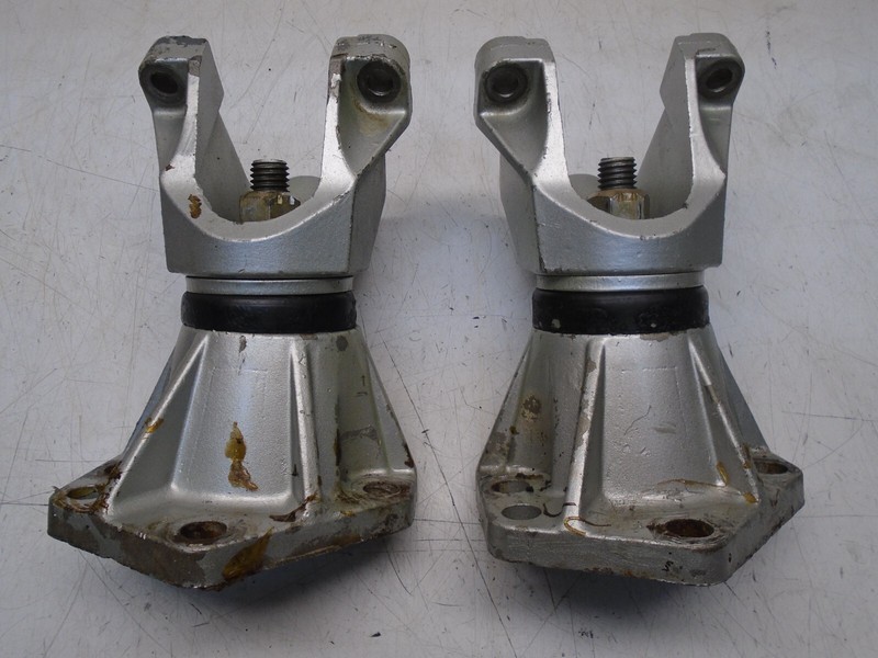 X2 OMC Stinger 5.0 909614 0909614 910061 0910061 Motor Mount Pair