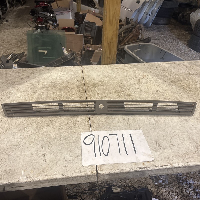 2006-2011 Cadillac DTS defroster grille vent dash panel 15271561 used oem