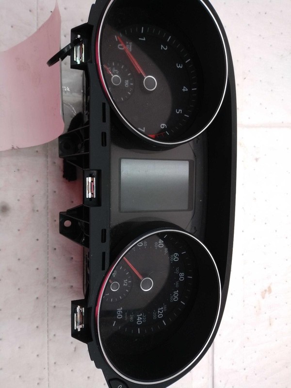 2017 Volkswagen Passat Speedometer Gauge OEM Grey 82K Miles NJ25-25095-634410