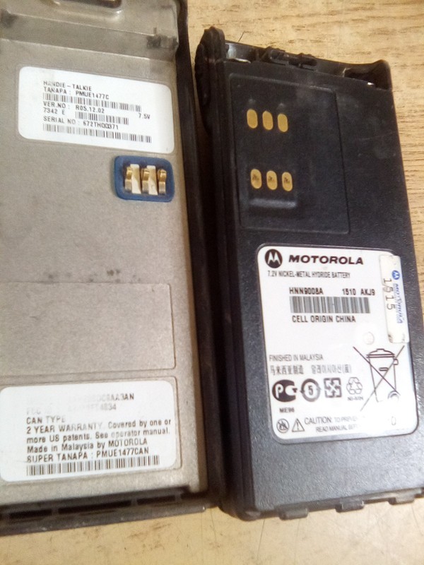 Motorola HT750 AAH25SDC9AA3AN UHF 450-512 mhz Radio W/ Mic PMMN4021A