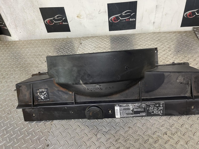 88-98 GMC Yukon Chevrolet Blazer Fan Shroud With Brackets OEM Nice Used 5.7