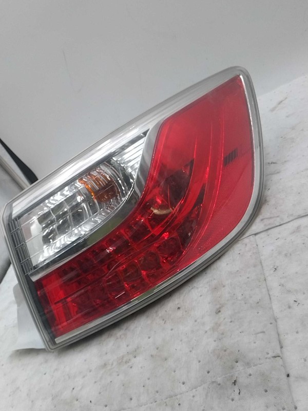2010-2012 MAZDA CX-9 Right Tail Light Assembly Silver OEM 113138 Used