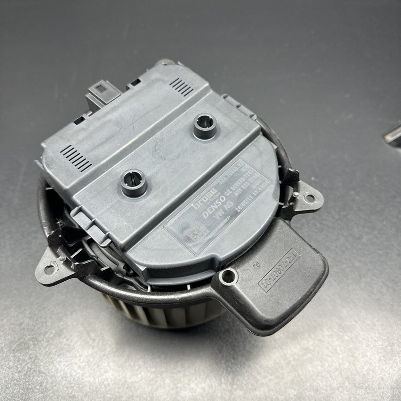 2011-2016 AUDI A8L D4 FRONT AC A/C HEAT FRONT BLOWER MOTOR OEM FAN