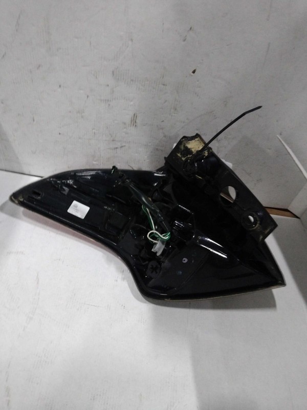 2017 Toyota RAV4 Right Tail Light Assembly Red 145878 - 103K Miles